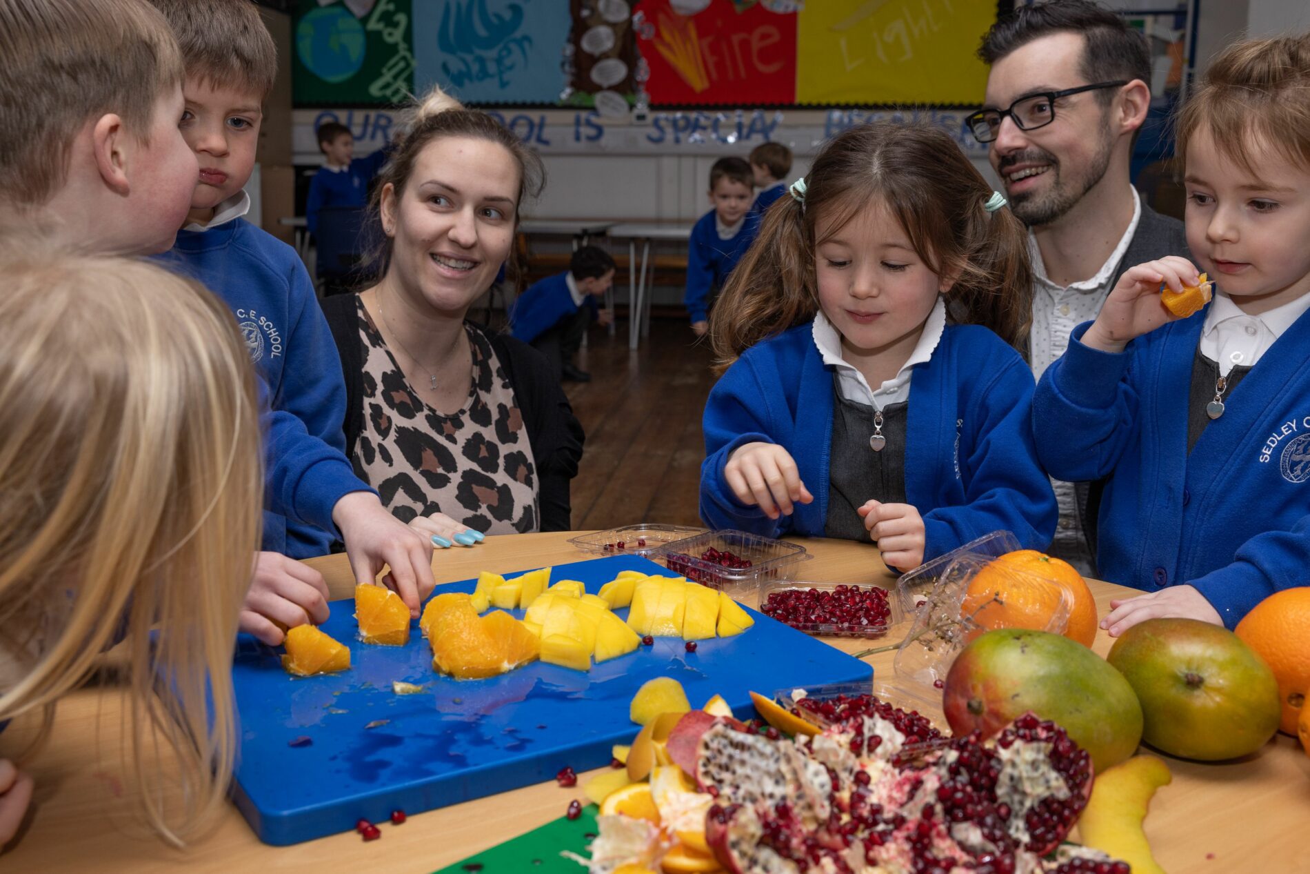 Sedleys8 group of pupils eating cut up fruit