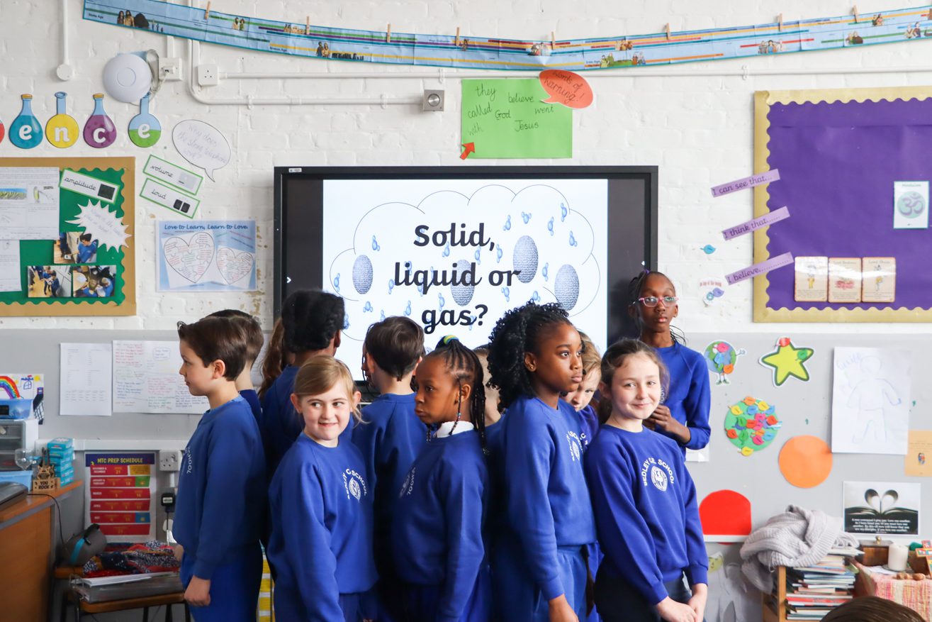 IMG_3128 pupils at sedleys showing what solid atoms looks like