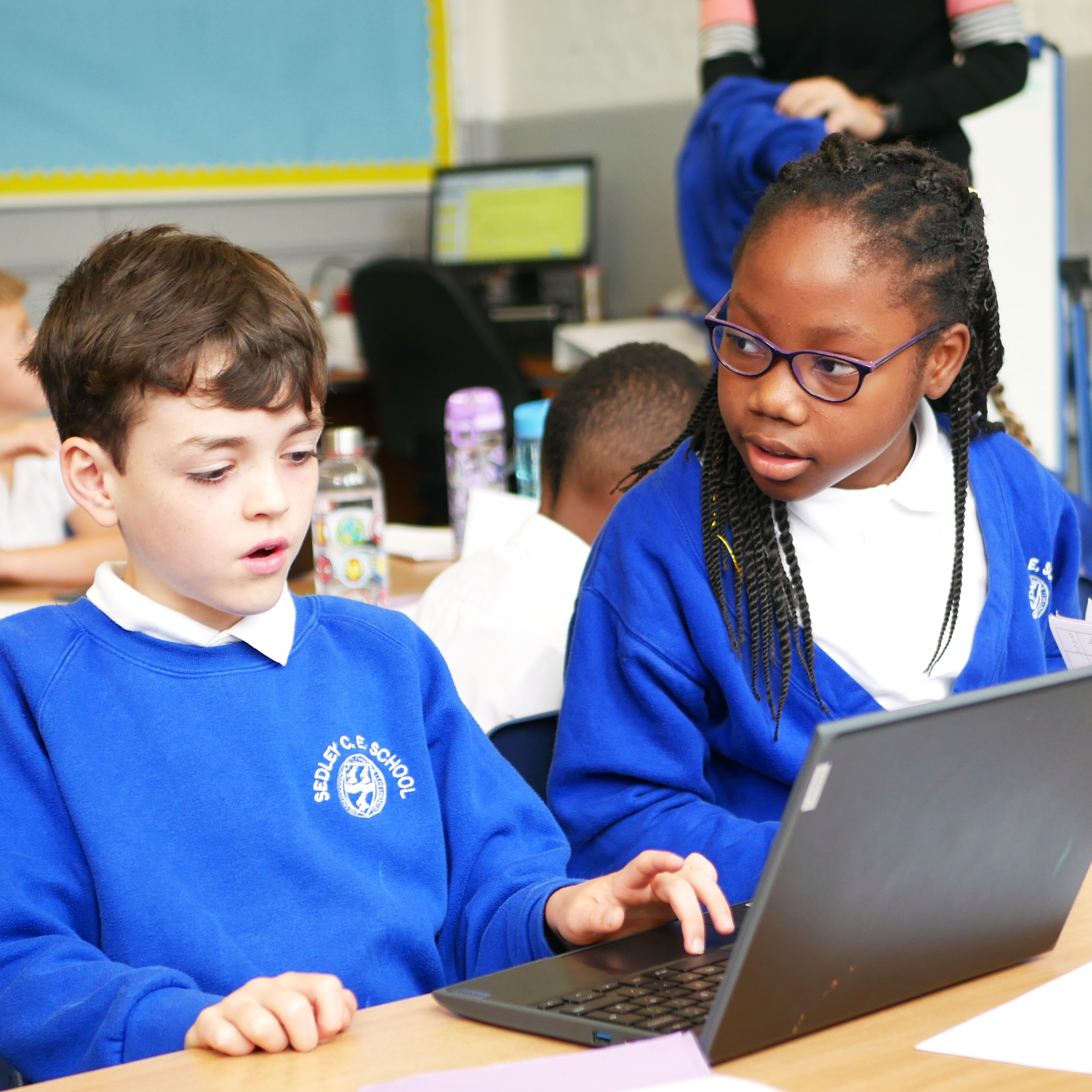 P1160535 two sedleys primary school pupils on a laptop in classroom